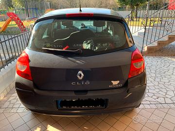 Renault Clio anno 2004