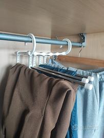 Appendino pantaloni salvaspazio