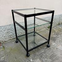 Tavolino comodono metallo nero e vetro vintage