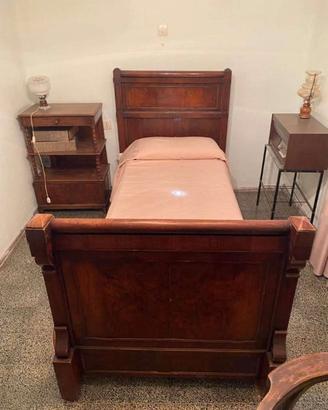 LETTO SINGOLO/ MATRIMONIALE CON COMODINO