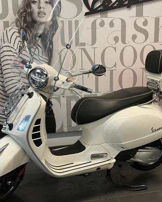 Piaggio Vespa 300 GTS hpe SUPER ABS E4
