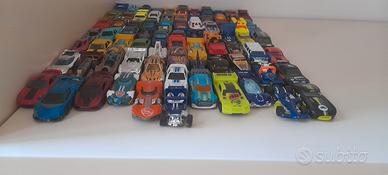 lotto da più di 70 Hot Wheels  