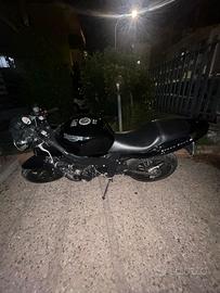 moto triumph 600