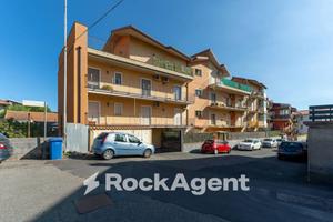 CAMPOROTONDO ETNEO , BILOCALE/ ATTICO PANORAMICO