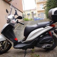 Medley 125 abs s con bauletto e parabrezza piaggio