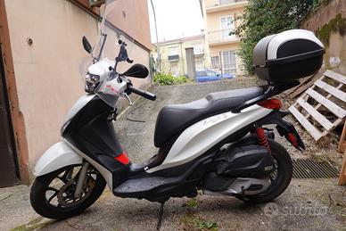 Medley 125 abs s con bauletto e parabrezza piaggio