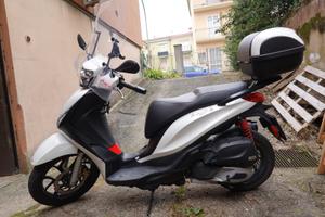 Medley 125 abs s con bauletto e parabrezza piaggio