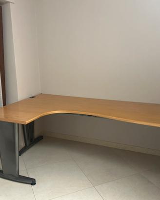 Scrivania in legno