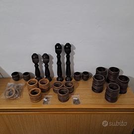Accessori in legno per tende.