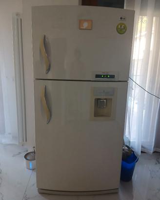 Frigorifero Combinato LG NoFrost con Dispenser – O