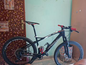Mountain bike 27.5 carbonio