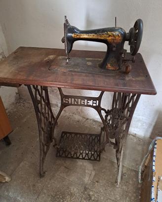 Macchina da Cucire SINGER con Mobiletto
