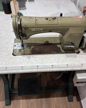 Macchina da cucire industriale NECCHI