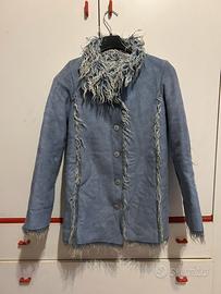 Cappotto scamosciato azzurro con finta pelliccia