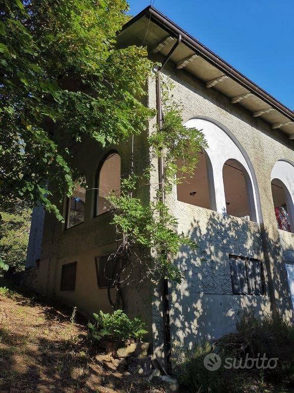 Rustico / Casale di 350 m² con più di 5 locali e b - Altro