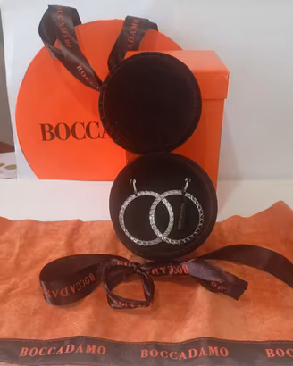 Orecchini a cerchio firmati Boccadamo,