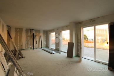 NEGOZIO A BURAGO DI MOLGORA