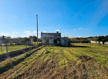 Deposito con ampio giardino