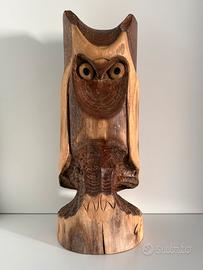 Splendida scultura gufo in legno intagliato a mano