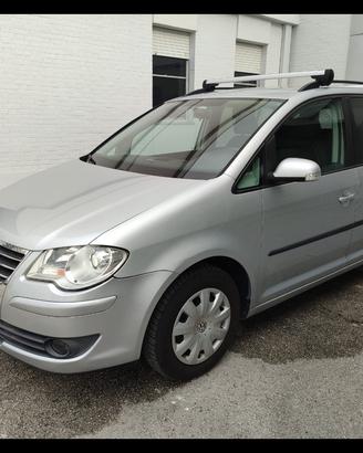 VOLKSWAGEN Touran - 2.0 Conceptline Ecofuel