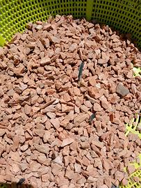 ghiaia rosa per aiuole giardino