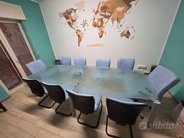 Tavolo riunioni e sedie
