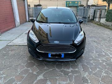 Ford fiesta titanium benzina-GPL Anno 2016