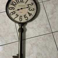 Orologio da parete vintage a forma di chiave
