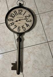 Orologio da parete vintage a forma di chiave