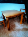 Tavolo allungabile con sedie in legno chiaro