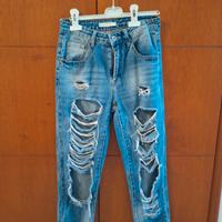 Jeans strappato donna