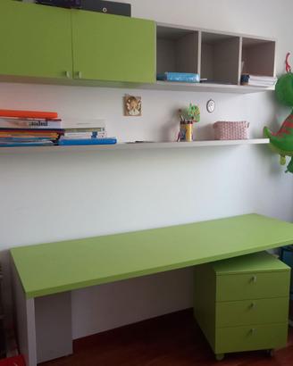 Scrivania e libreria