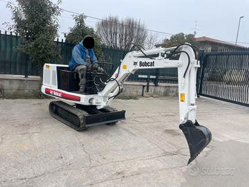 E129 Mini escavatore 14 q