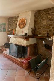 Terratetto in pietra con vista panoram Sermezzana