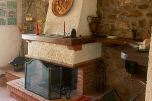 Terratetto in pietra con vista panoram Sermezzana