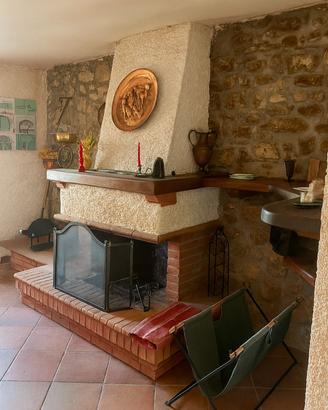 Terratetto in pietra con vista panoram Sermezzana