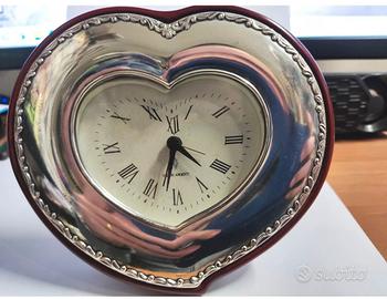 Orologio Sveglia in Argento e Legno a Forma di Cuo