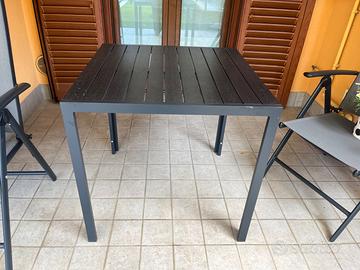 Tavolo da esterno in alluminio e legno plastico