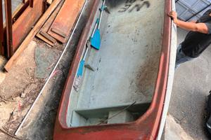 Barca in vetroresina da pesca