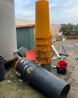 Tubi scarico macerie, tramoggia e staffa