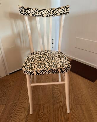Sedia thonet decoupata