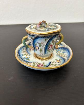 Tazza con coperchio e piattino Sèvres