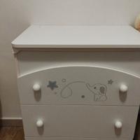 armadietto con vaschetta per fare il bagnetto 