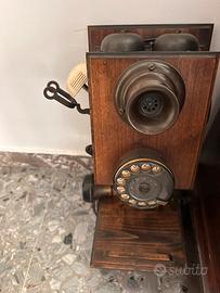 Telefono in legno massiccio