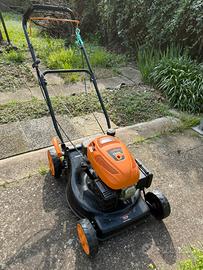 Rasaerba funzionante con poche ore - no trazione