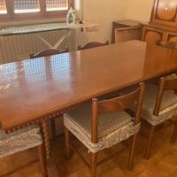 Tavolo e sedie da soggiorno