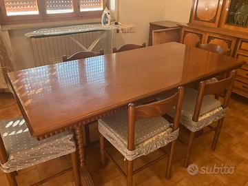 Tavolo e sedie da soggiorno