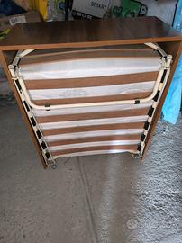 Letto singolo a scomparsa.