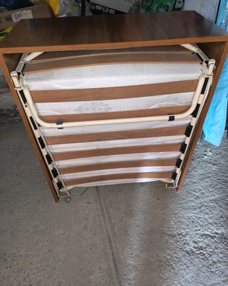 Letto singolo a scomparsa.