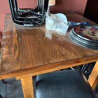 Tavoli e sedie in legno